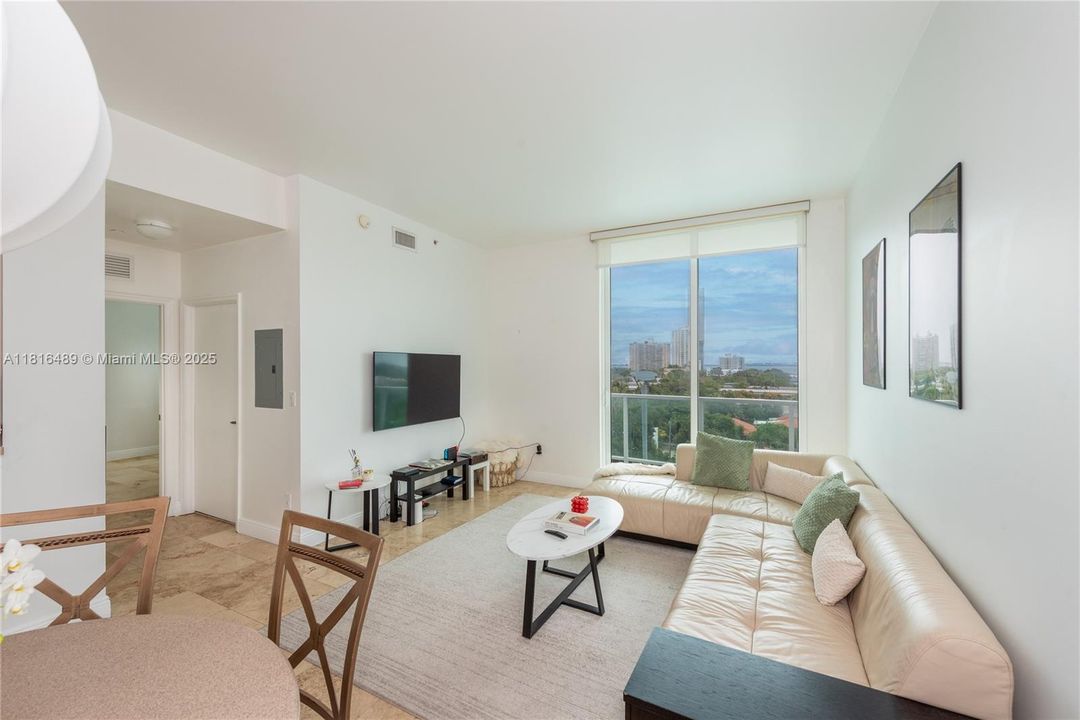 Recently Sold: $595,000 (2 beds, 2 baths, 1091 Square Feet)