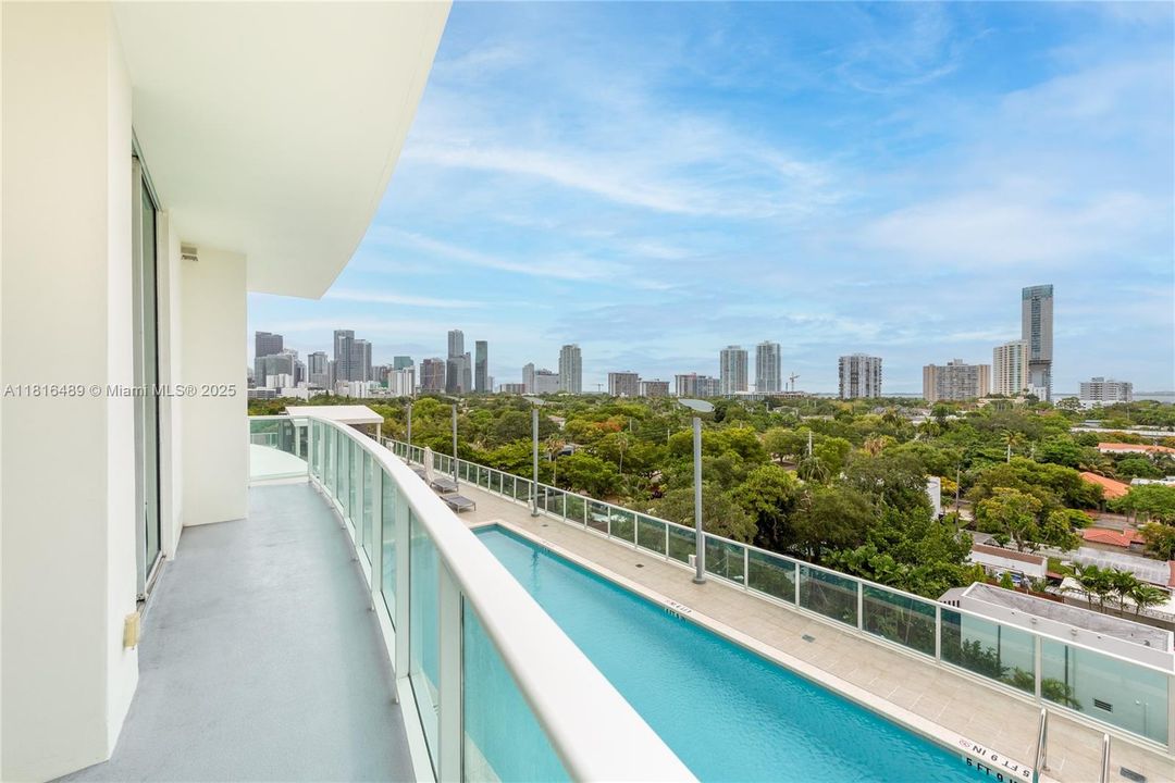 Recently Sold: $595,000 (2 beds, 2 baths, 1091 Square Feet)