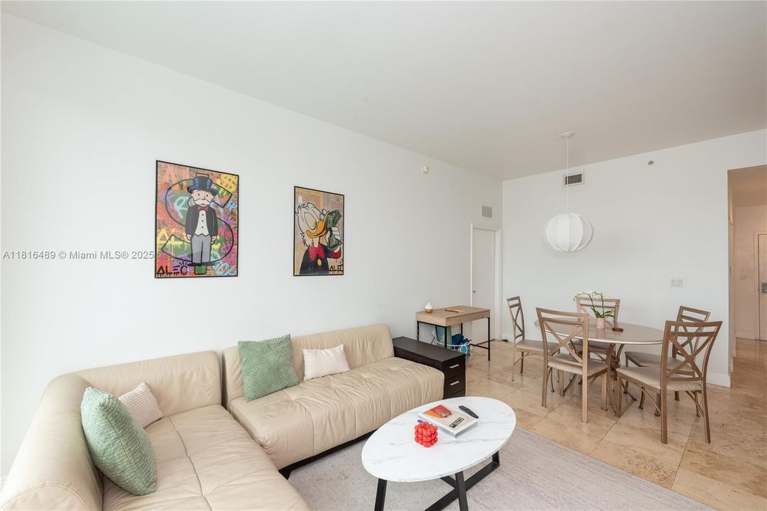 Recently Sold: $595,000 (2 beds, 2 baths, 1091 Square Feet)