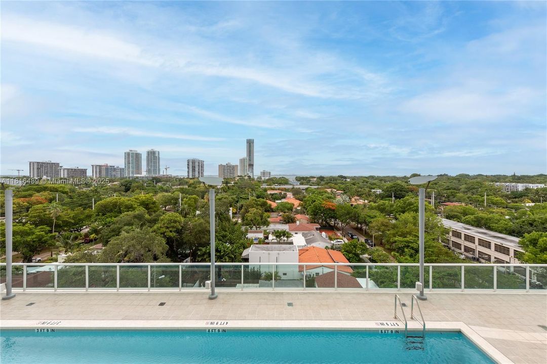 Recently Sold: $595,000 (2 beds, 2 baths, 1091 Square Feet)