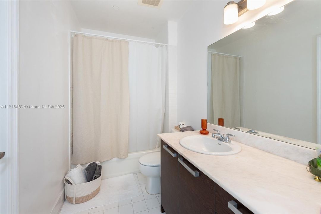 Recently Sold: $595,000 (2 beds, 2 baths, 1091 Square Feet)