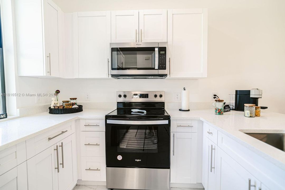 出租: $2,000 (3 贝兹, 2 浴室, 0 平方英尺)