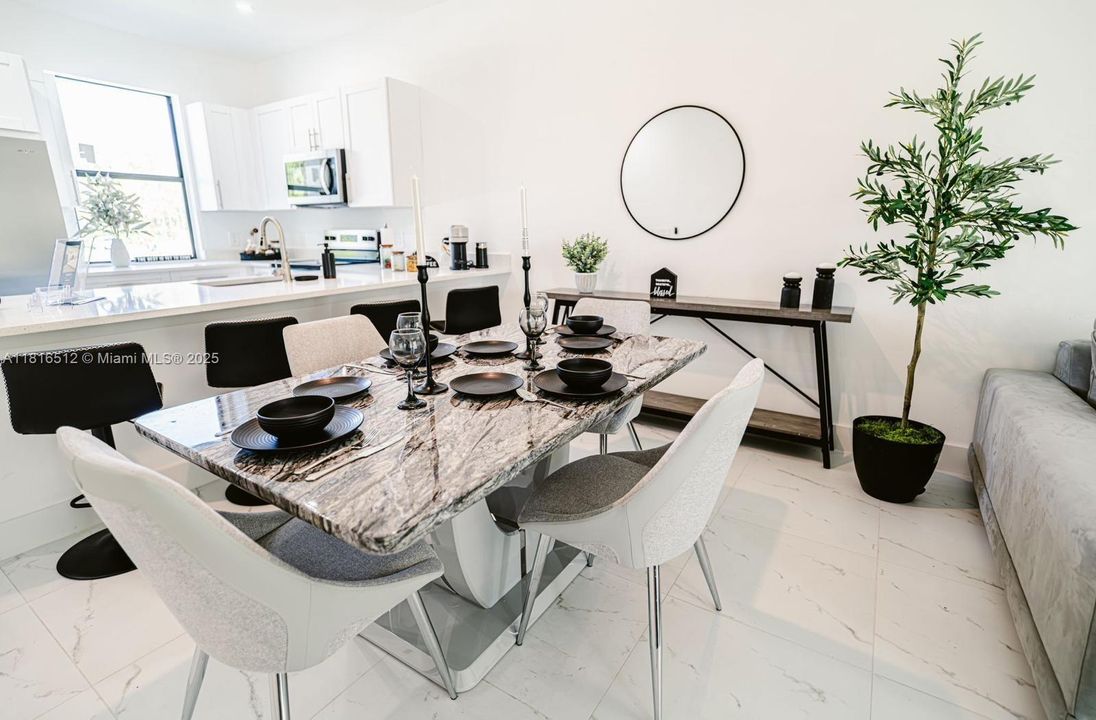 出租: $2,000 (3 贝兹, 2 浴室, 0 平方英尺)