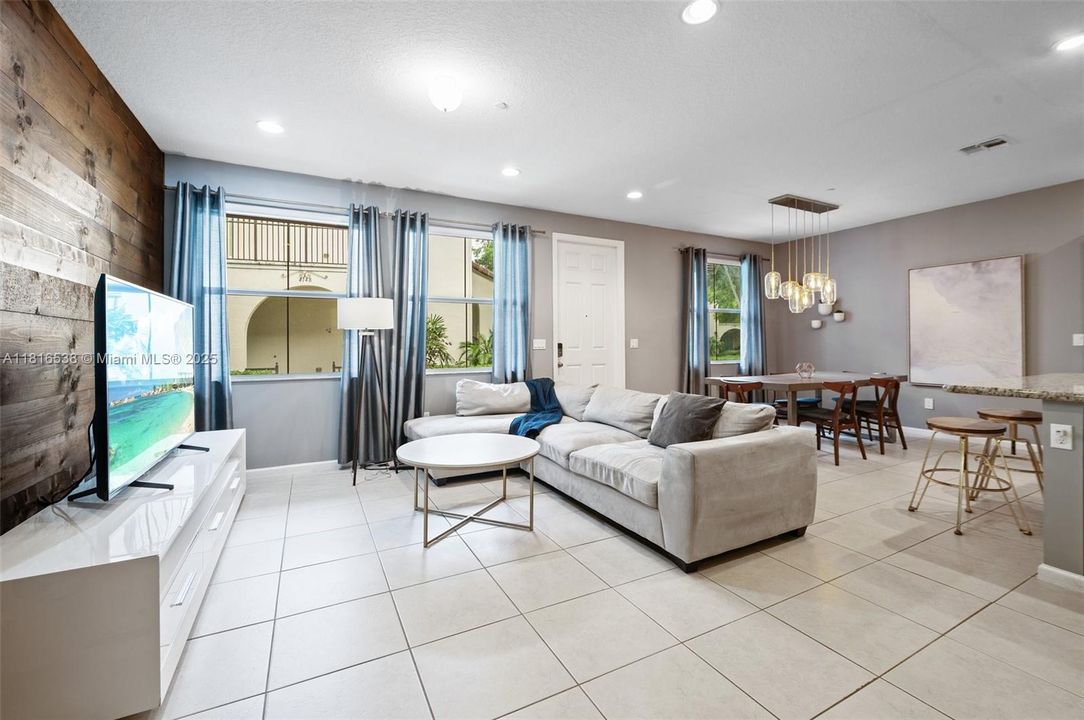 На продажу: $615,000 (3 спален, 3 ванн, 1770 Квадратных фут)