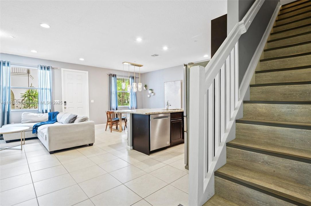 На продажу: $615,000 (3 спален, 3 ванн, 1770 Квадратных фут)