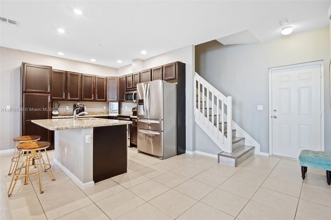 На продажу: $615,000 (3 спален, 3 ванн, 1770 Квадратных фут)