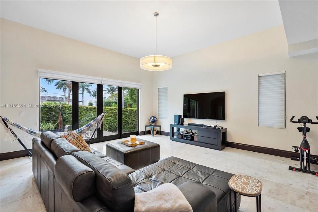 For Sale: $3,790,000 (5 beds, 4 baths, 4545 Square Feet)