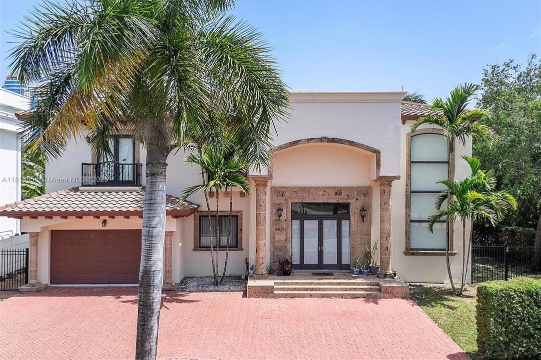 For Sale: $3,790,000 (5 beds, 4 baths, 4545 Square Feet)