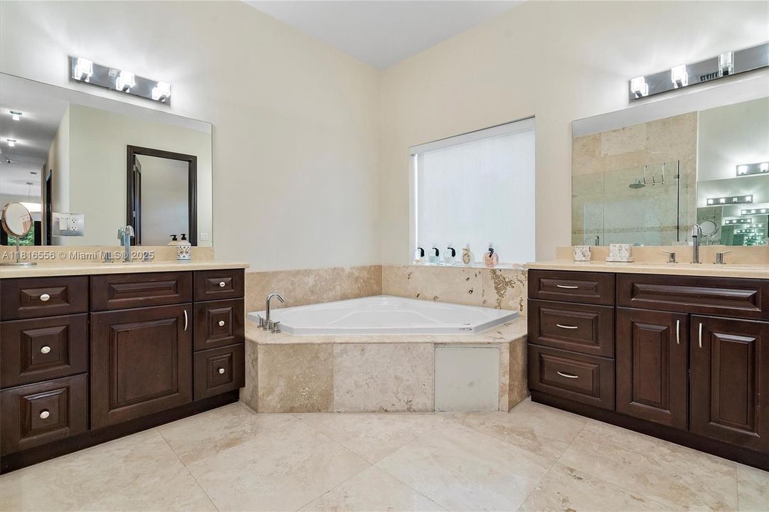 For Sale: $3,790,000 (5 beds, 4 baths, 4545 Square Feet)