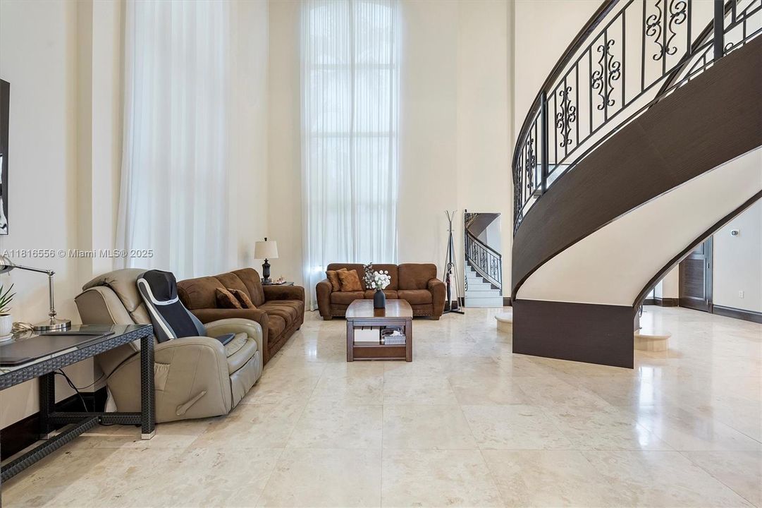 For Sale: $3,790,000 (5 beds, 4 baths, 4545 Square Feet)