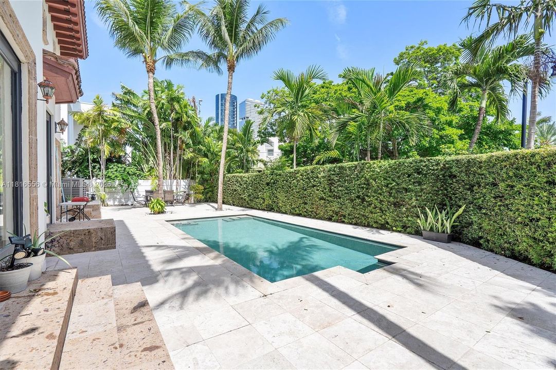 For Sale: $3,790,000 (5 beds, 4 baths, 4545 Square Feet)