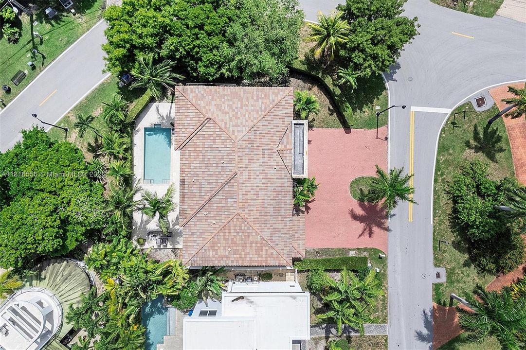 For Sale: $3,790,000 (5 beds, 4 baths, 4545 Square Feet)