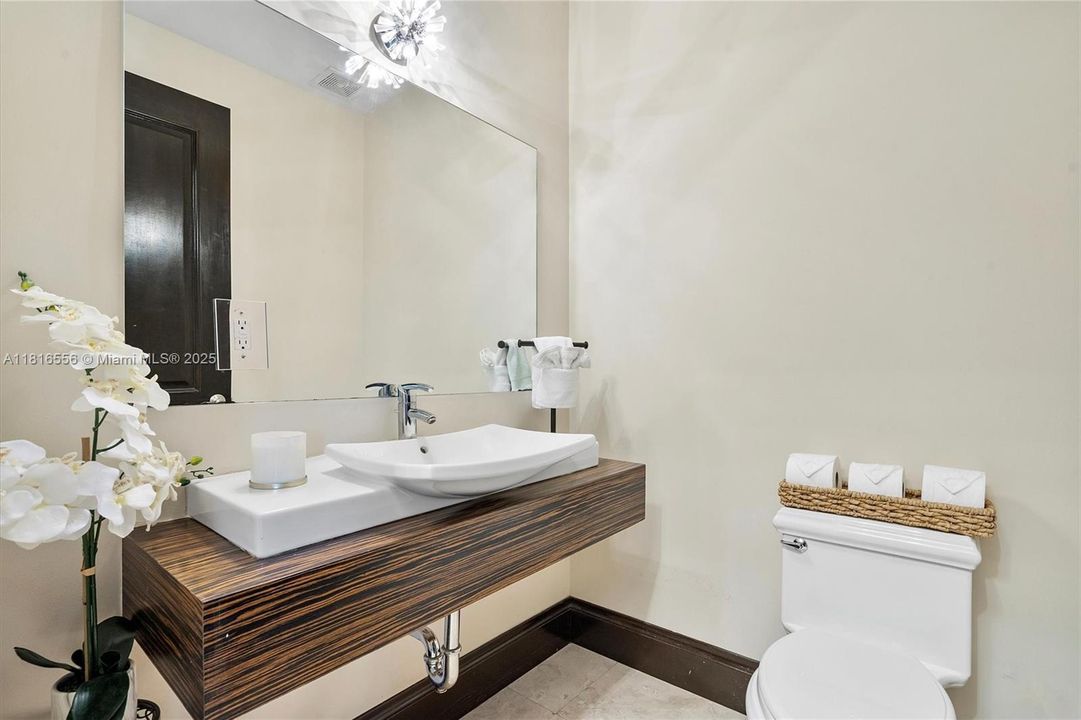 For Sale: $3,790,000 (5 beds, 4 baths, 4545 Square Feet)