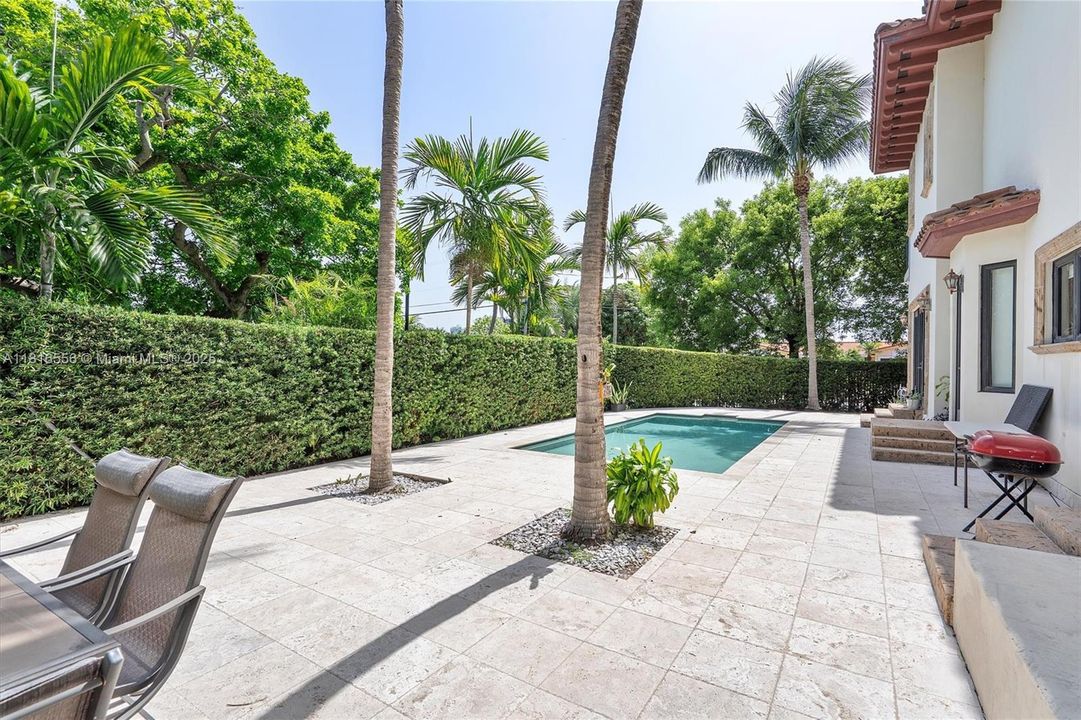 For Sale: $3,790,000 (5 beds, 4 baths, 4545 Square Feet)