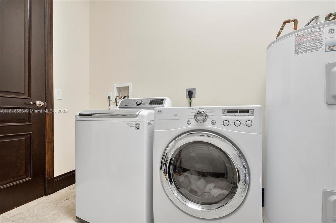 For Sale: $3,790,000 (5 beds, 4 baths, 4545 Square Feet)