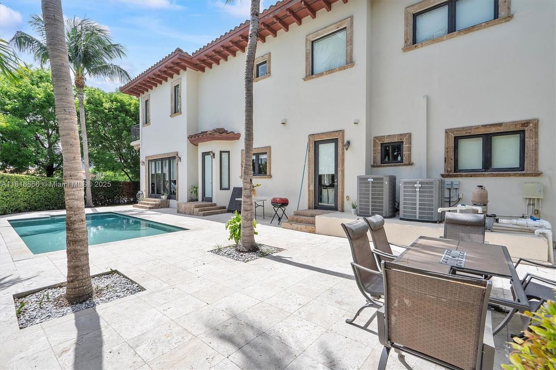 For Sale: $3,790,000 (5 beds, 4 baths, 4545 Square Feet)