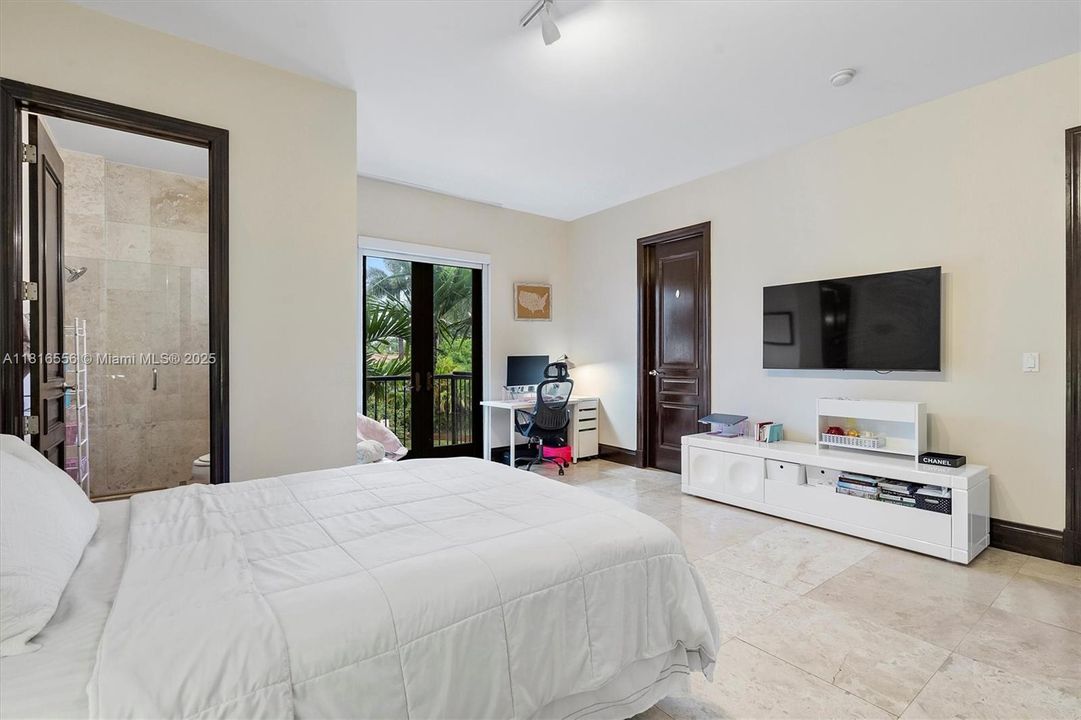 For Sale: $3,790,000 (5 beds, 4 baths, 4545 Square Feet)