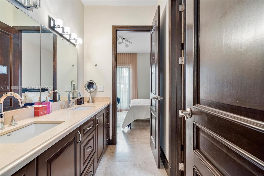 For Sale: $3,790,000 (5 beds, 4 baths, 4545 Square Feet)