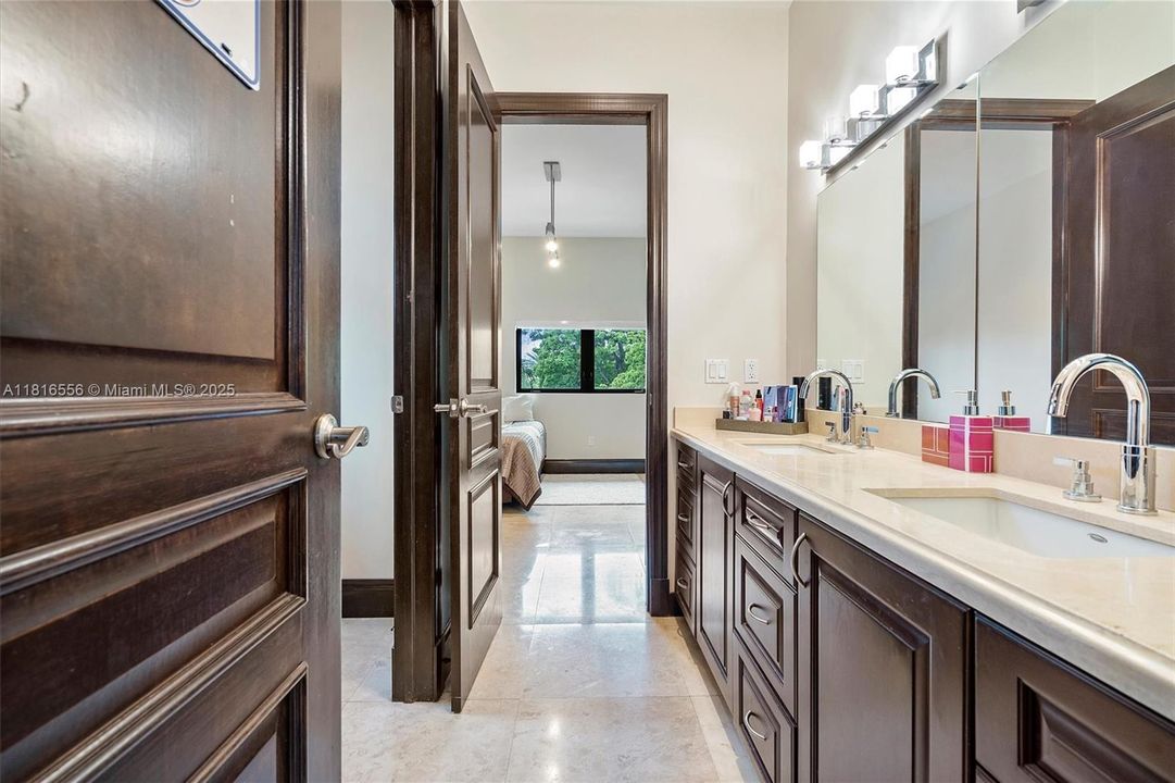 For Sale: $3,790,000 (5 beds, 4 baths, 4545 Square Feet)