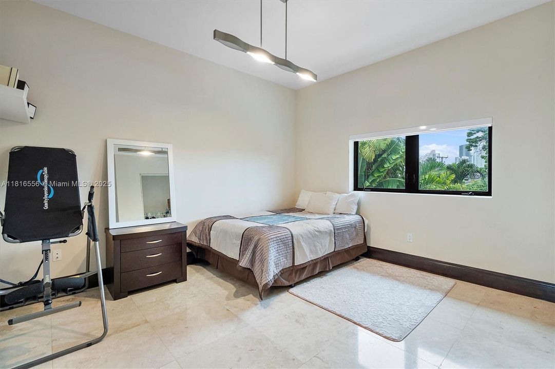 For Sale: $3,790,000 (5 beds, 4 baths, 4545 Square Feet)