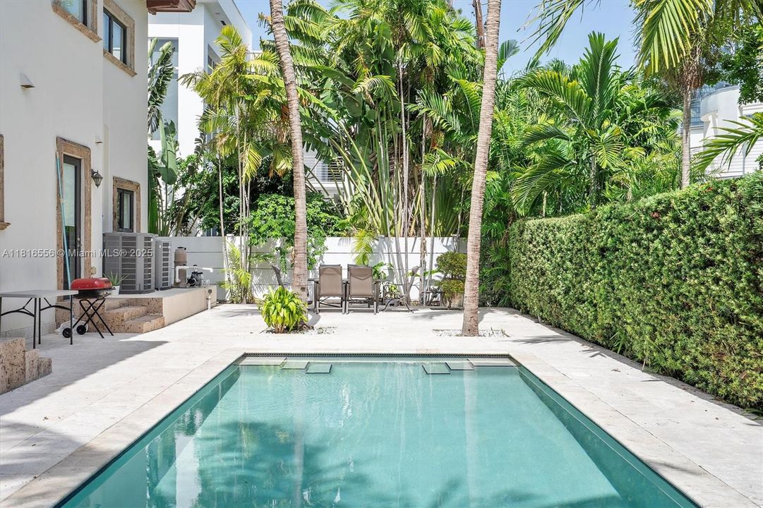 For Sale: $3,790,000 (5 beds, 4 baths, 4545 Square Feet)