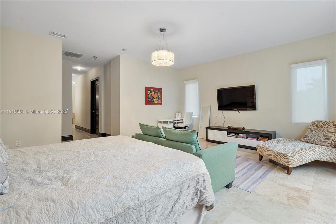 For Sale: $3,790,000 (5 beds, 4 baths, 4545 Square Feet)