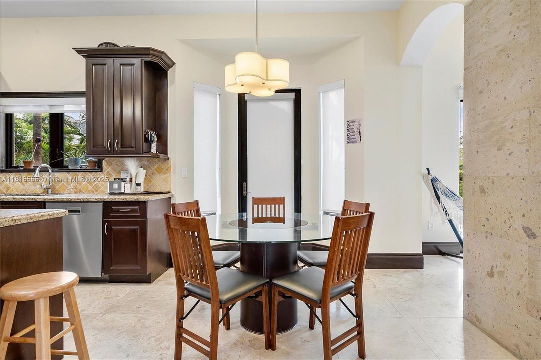 For Sale: $3,790,000 (5 beds, 4 baths, 4545 Square Feet)