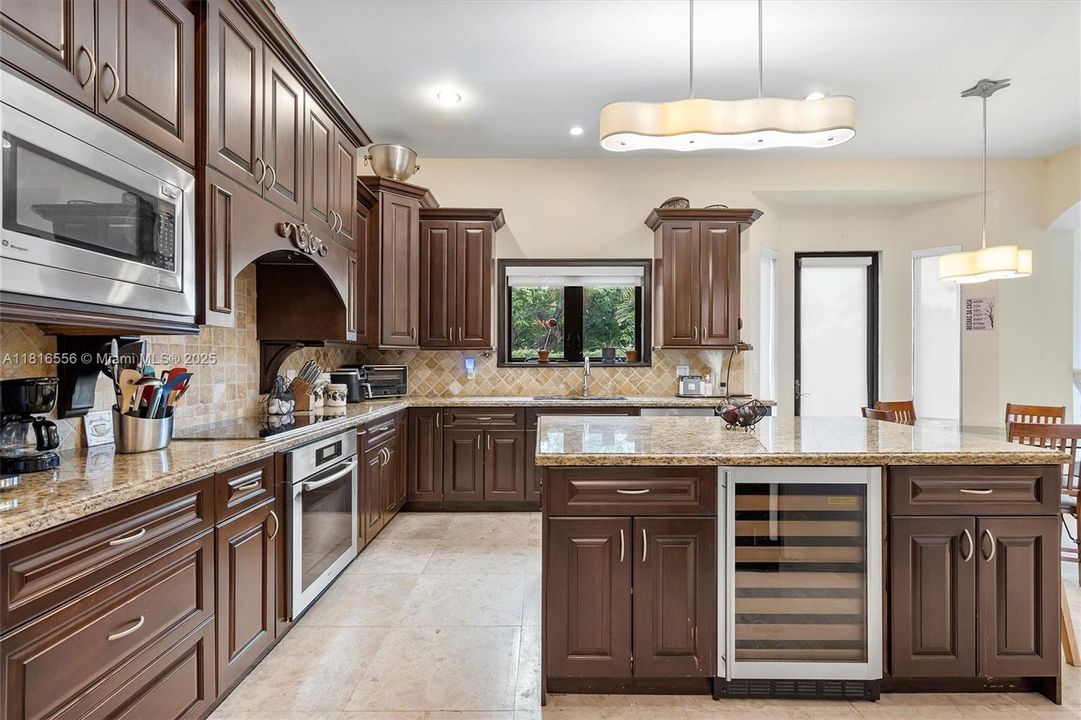 For Sale: $3,790,000 (5 beds, 4 baths, 4545 Square Feet)