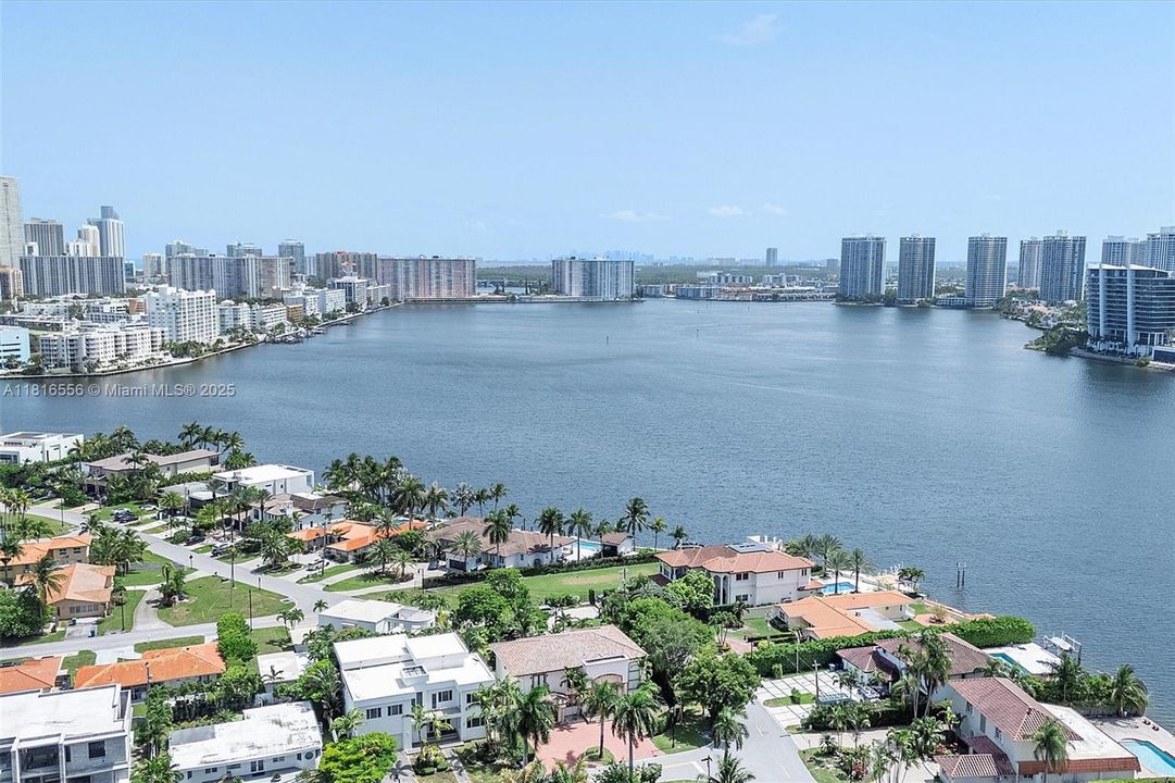 For Sale: $3,790,000 (5 beds, 4 baths, 4545 Square Feet)