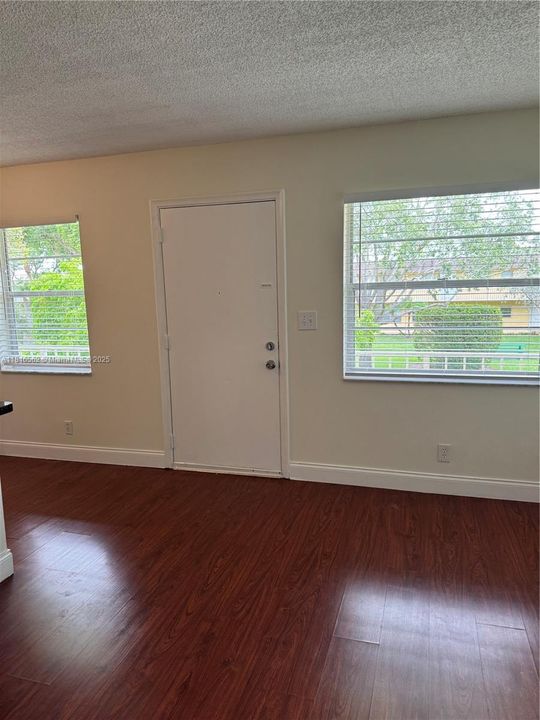 Под контрактом: $1,480 (1 спален, 1 ванн, 427 Квадратных фут)