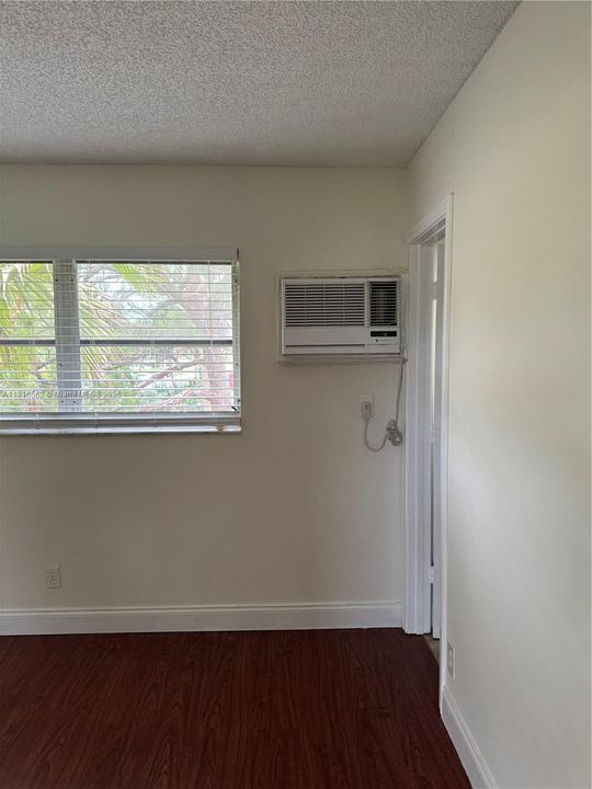 Под контрактом: $1,480 (1 спален, 1 ванн, 427 Квадратных фут)