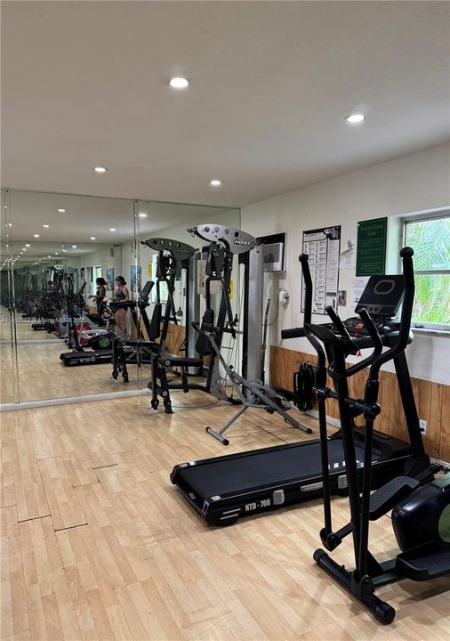 Под контрактом: $1,480 (1 спален, 1 ванн, 427 Квадратных фут)