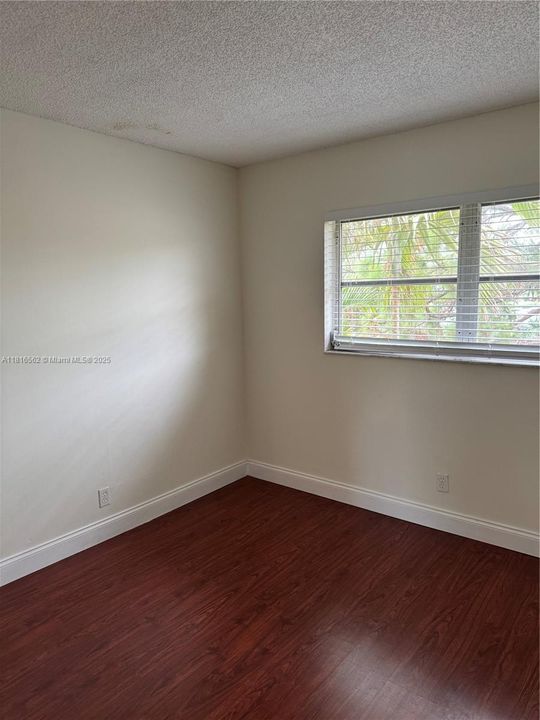 Под контрактом: $1,480 (1 спален, 1 ванн, 427 Квадратных фут)