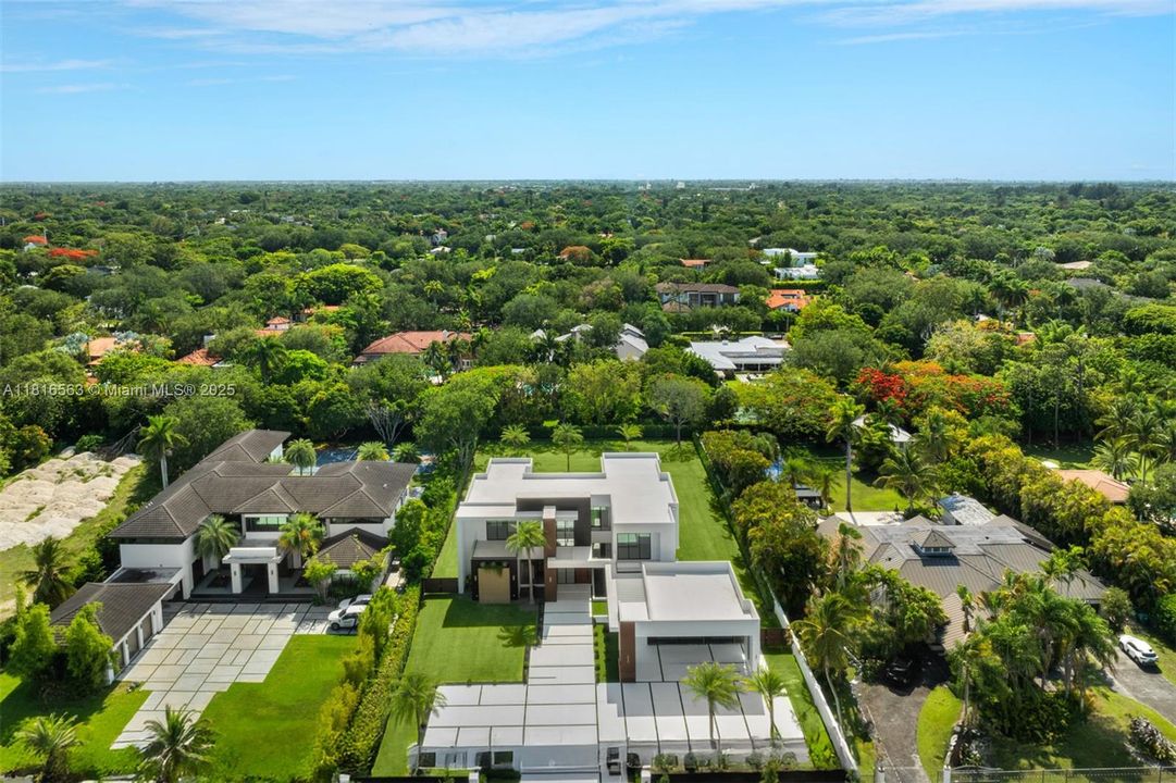 Active With Contract: $9,950,000 (6 beds, 7 baths, 6698 Square Feet)