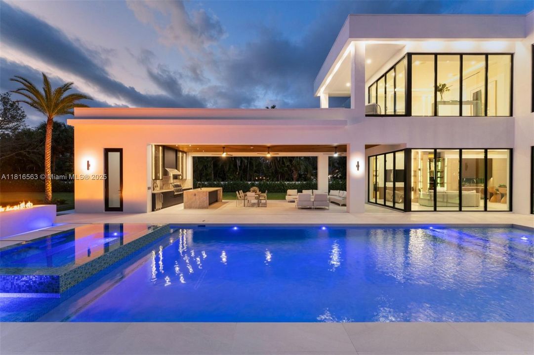 Active With Contract: $9,950,000 (6 beds, 7 baths, 6698 Square Feet)