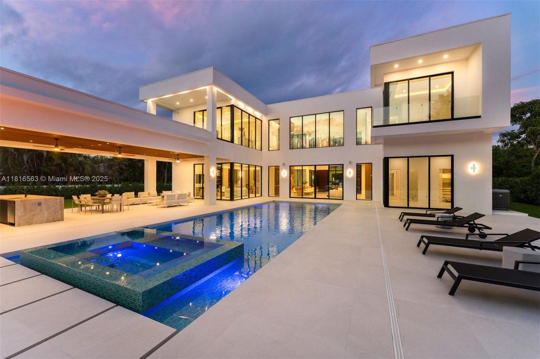 Active With Contract: $9,950,000 (6 beds, 7 baths, 6698 Square Feet)