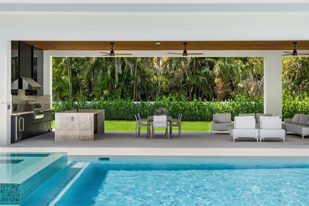 Active With Contract: $9,950,000 (6 beds, 7 baths, 6698 Square Feet)