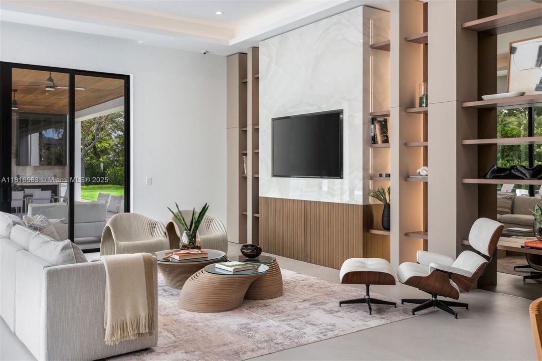 Active With Contract: $9,950,000 (6 beds, 7 baths, 6698 Square Feet)