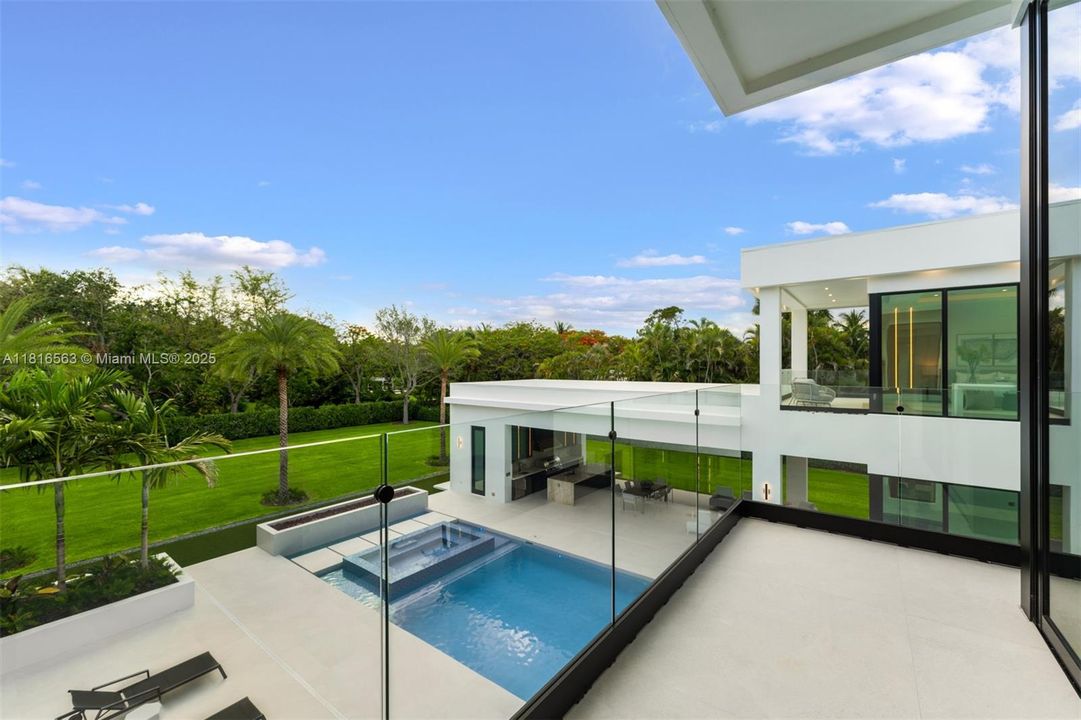 Active With Contract: $9,950,000 (6 beds, 7 baths, 6698 Square Feet)