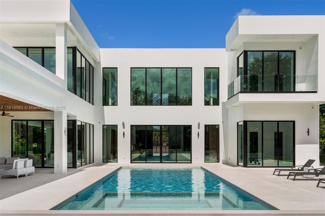 Active With Contract: $9,950,000 (6 beds, 7 baths, 6698 Square Feet)