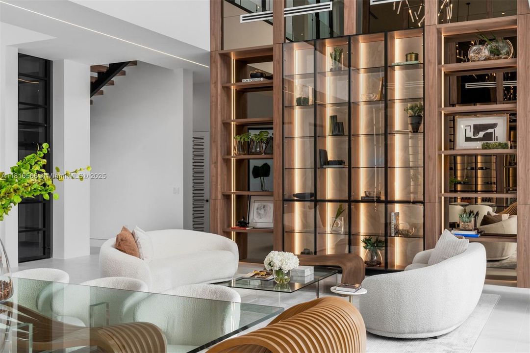 Active With Contract: $9,950,000 (6 beds, 7 baths, 6698 Square Feet)