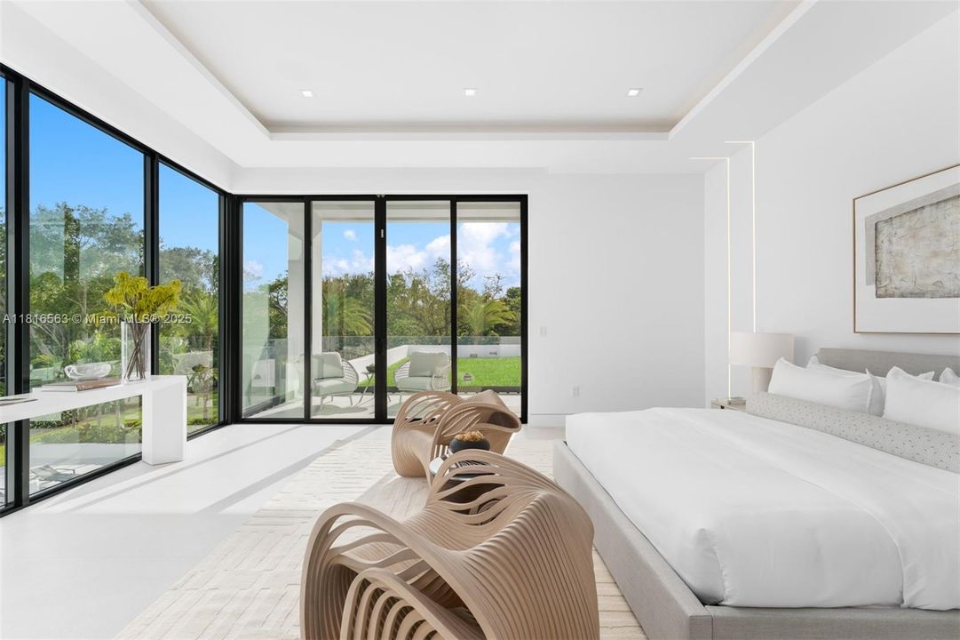 Active With Contract: $9,950,000 (6 beds, 7 baths, 6698 Square Feet)