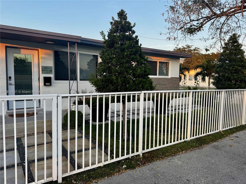 For Sale: $780,000 (0 beds, 0 baths, 1624 Square Feet)