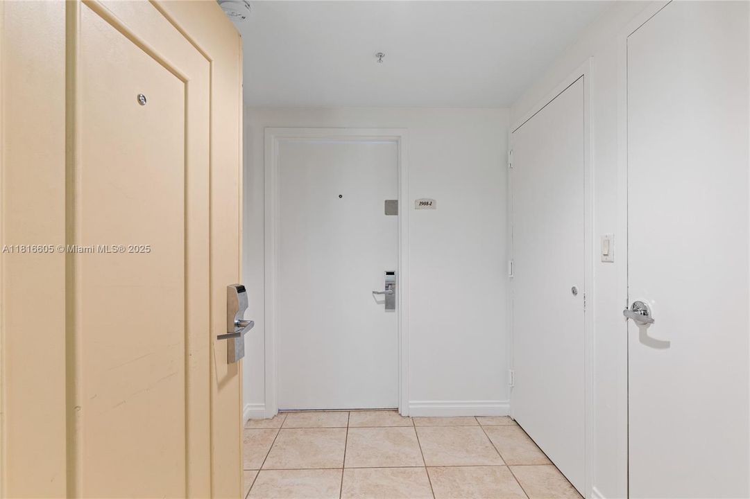 待售: $875,000 (3 贝兹, 3 浴室, 1860 平方英尺)