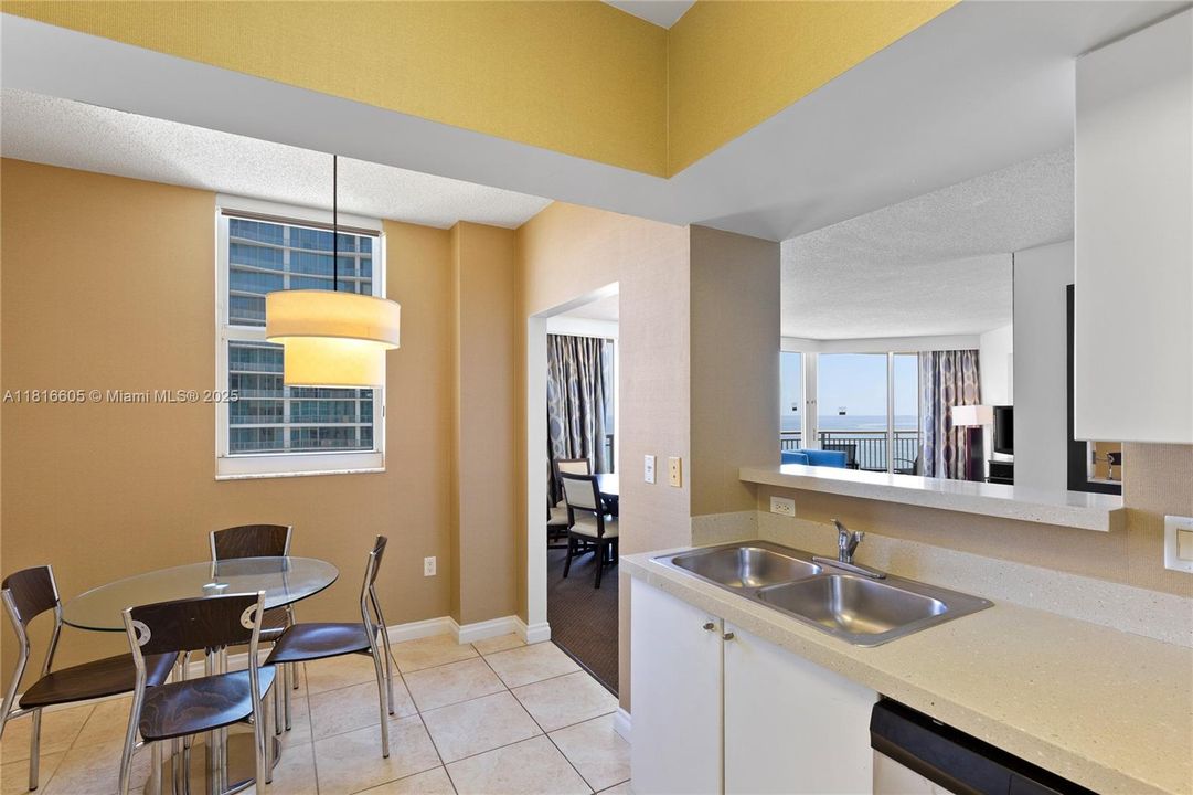 待售: $875,000 (3 贝兹, 3 浴室, 1860 平方英尺)