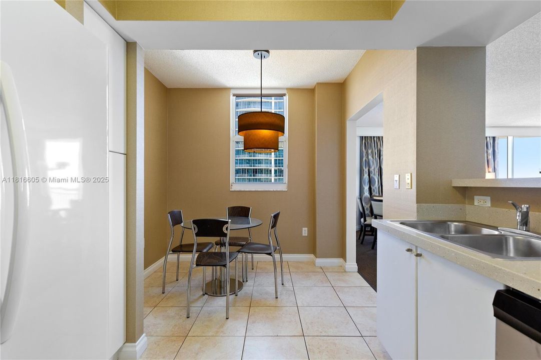 待售: $875,000 (3 贝兹, 3 浴室, 1860 平方英尺)