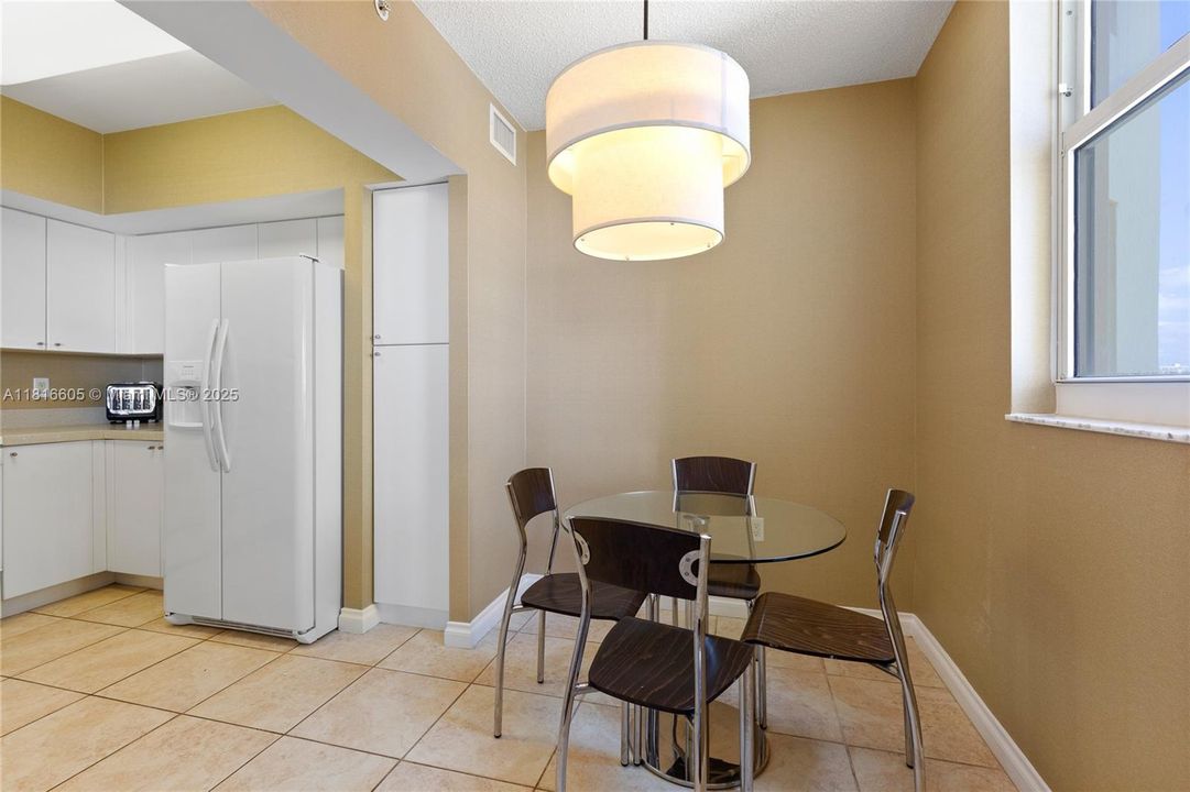 待售: $875,000 (3 贝兹, 3 浴室, 1860 平方英尺)