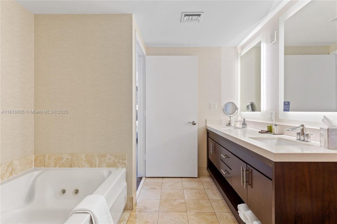 待售: $875,000 (3 贝兹, 3 浴室, 1860 平方英尺)