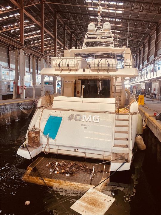 Marine maintenance docking warehouse for landlord RMK