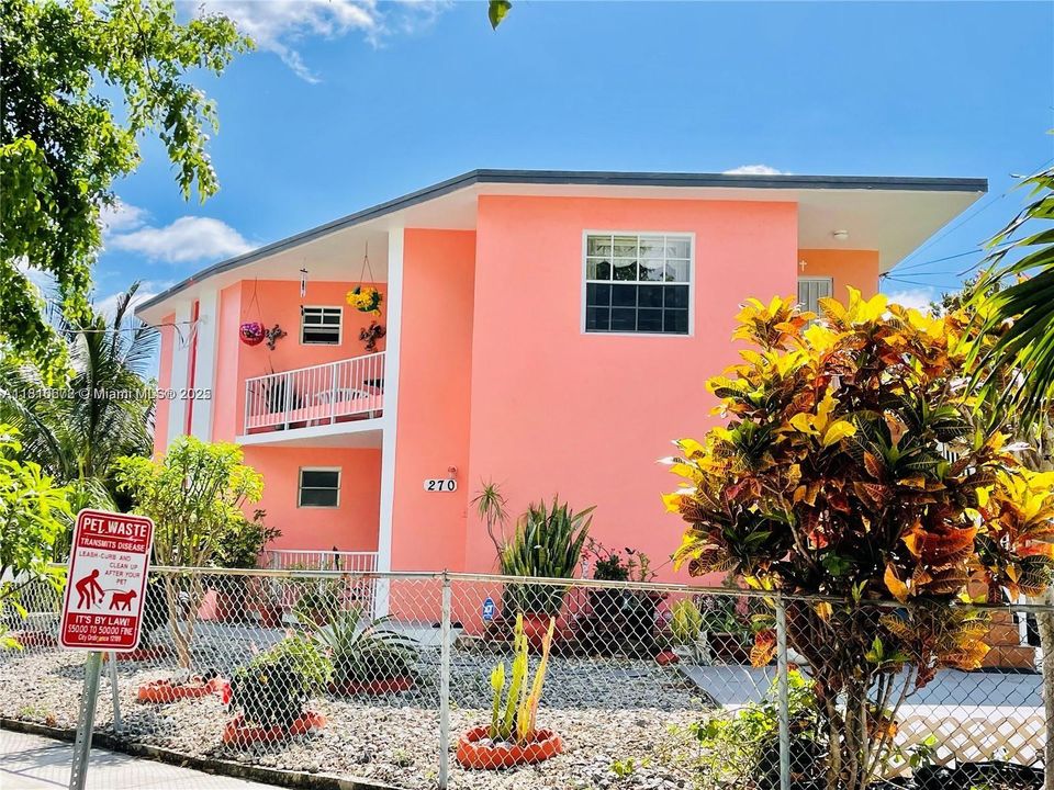 合同活跃: $700,000 (0 贝兹, 0 浴室, 2486 平方英尺)